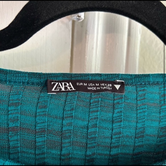 Zara Emerald green Cutout Dress long sleeve, midi with side cut outs, stretchy - Picture 4 of 10